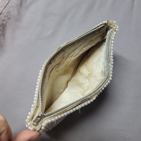Vintage white pearl clutch - exquisite handcrafted evening bag from Japan - Picture 5 of 10